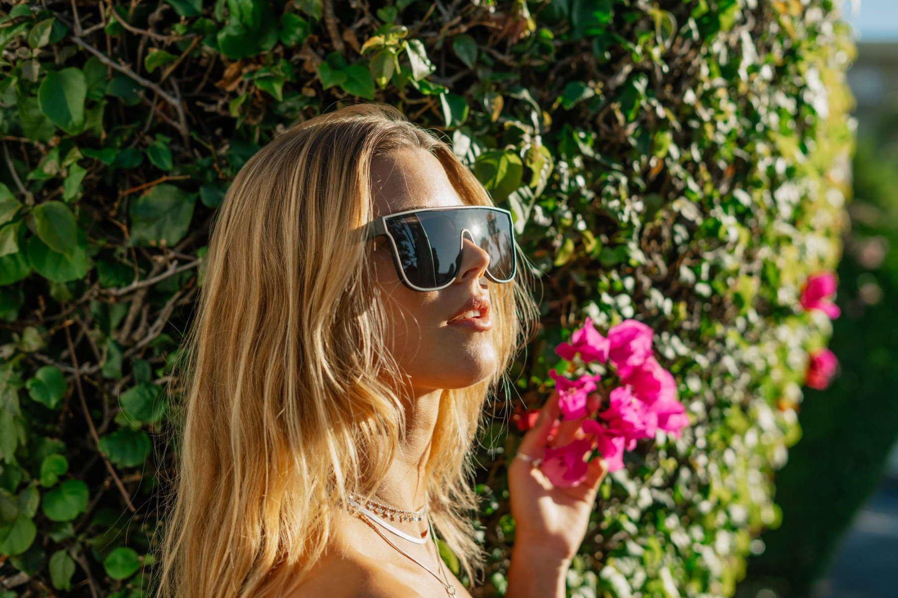 singapur-black-modelo-gafas-de-sol-en-tendencia-primavera-verano-2023
