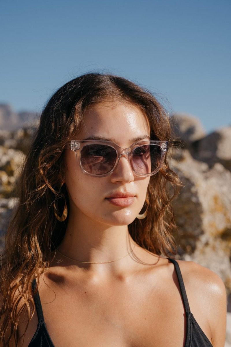 zurich-stone-modelo-gafas-de-sol-festivaleras-y-llamativas-en-tendencia-verano-2023-modelo