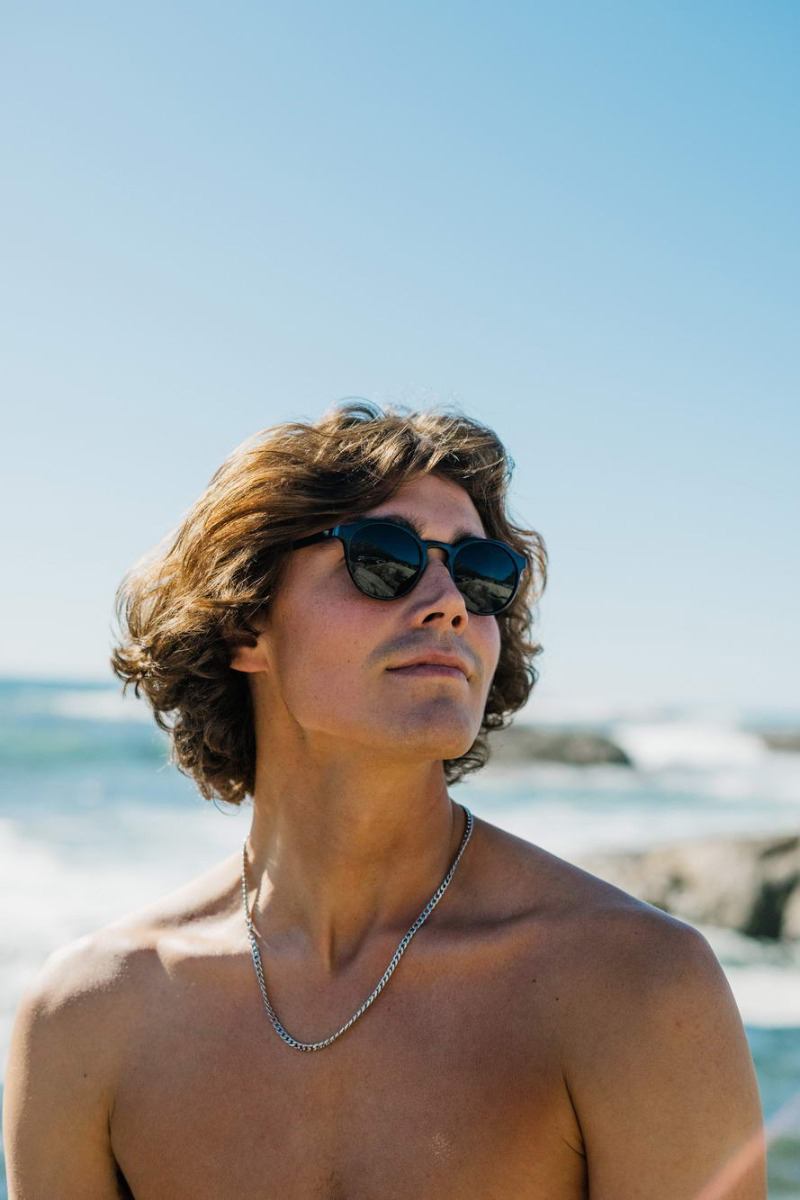 denver-black-modelo-gafas-de-sol-en-tendencia-verano-2023-redondas