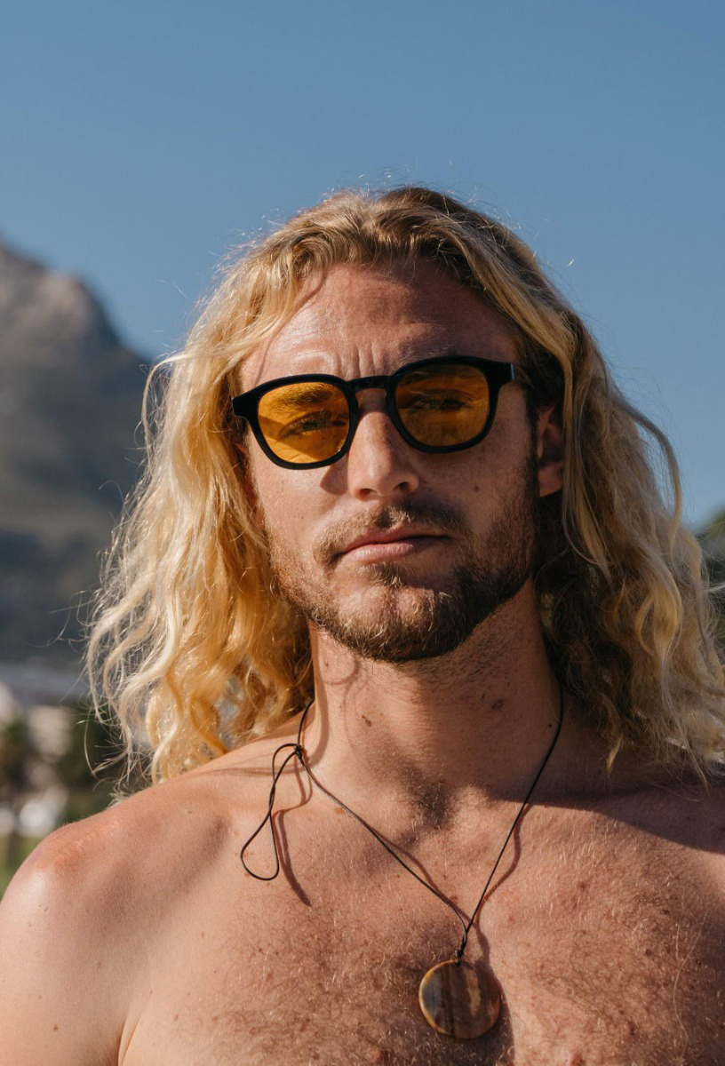 ibiza-yellow-modelo-gafas-de-sol-en-tendencia-verano-2023-para-festivales